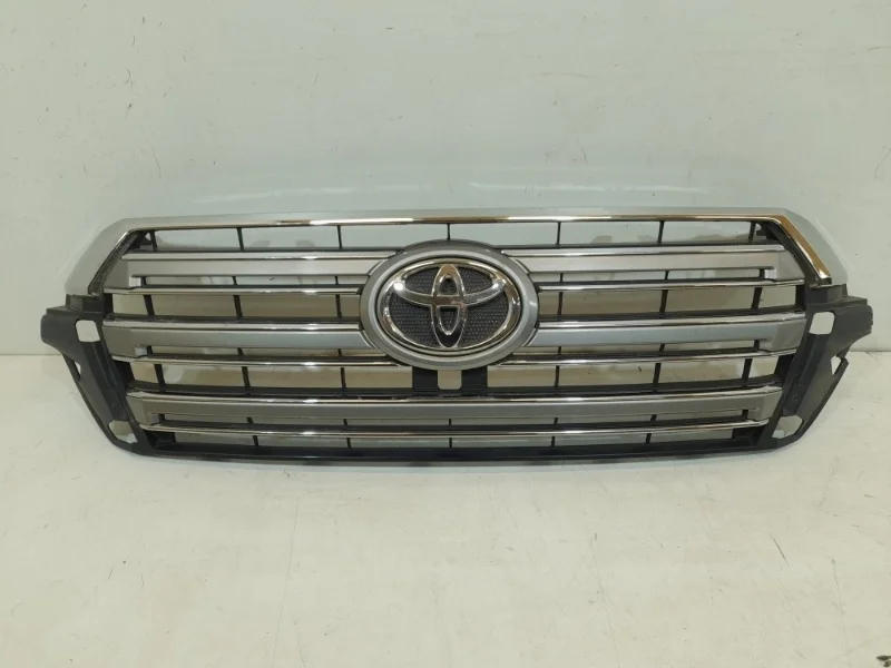 Решетка радиатора Toyota Land Cruiser 2015-2021 200