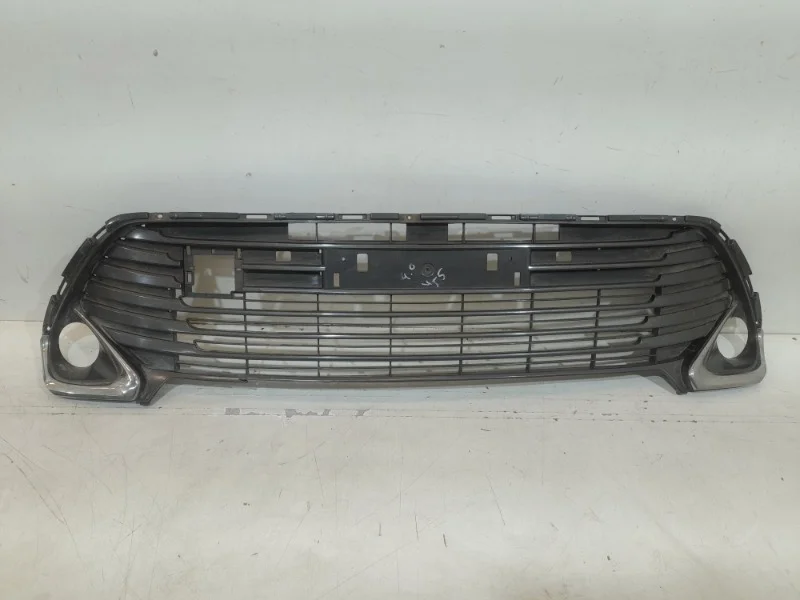 Решетка бампера Toyota Camry 2014-2018 55