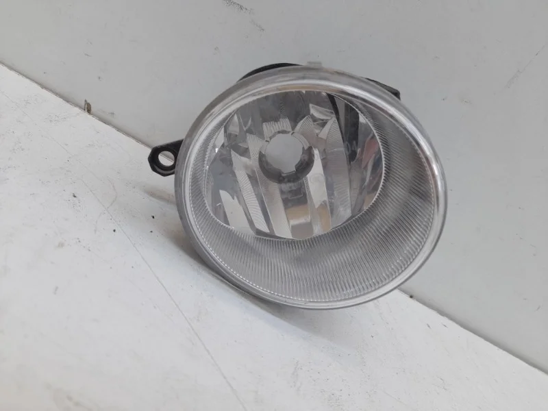 Фара противотуманная Toyota Rav4 2015-2019 40