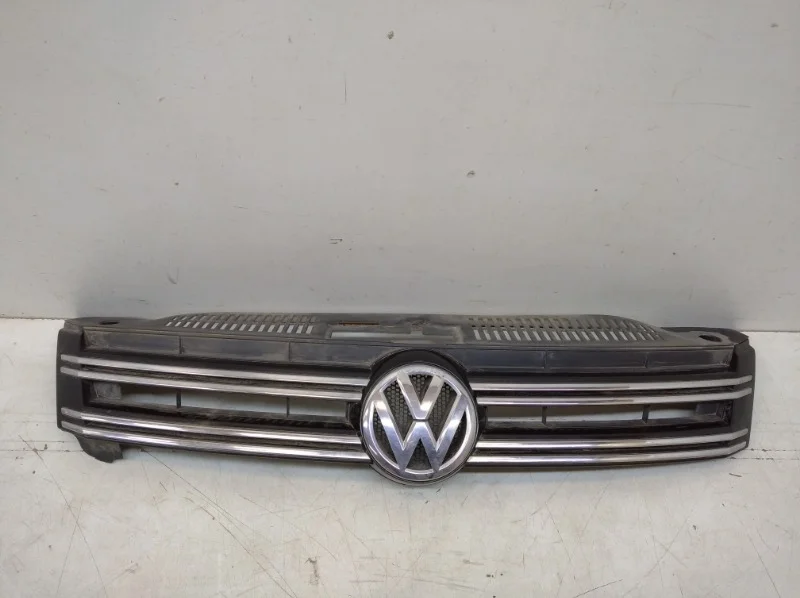 Решетка радиатора Volkswagen Tiguan 2011-2016