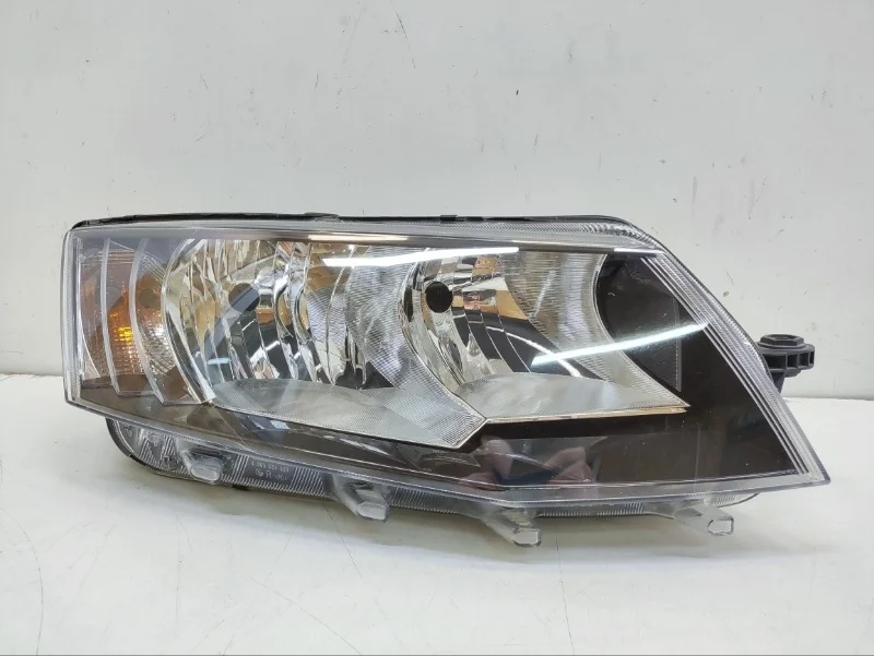 Фара Skoda Octavia 2013-2016 A7