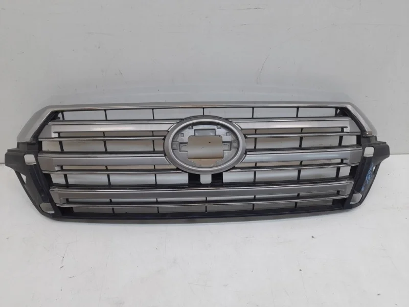 Решетка радиатора Toyota Land Cruiser 2015-2021 200
