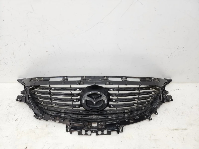 Решетка радиатора Mazda 6 2015-2018 GJ
