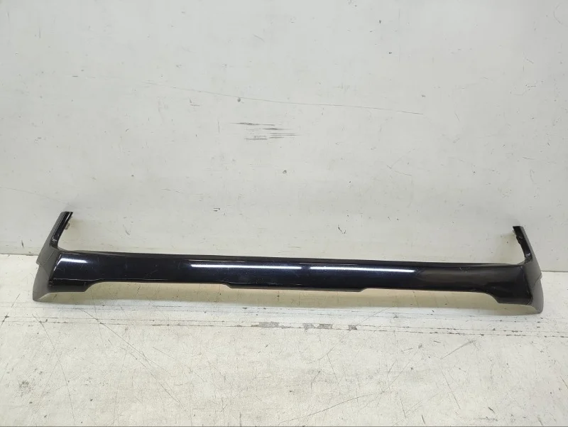 Молдинг решетки радиатора LX 2016-2022 3