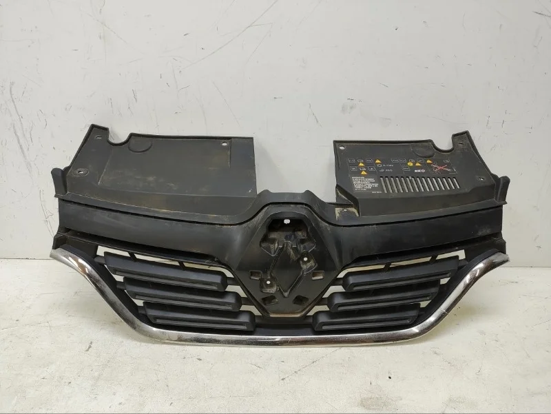 Решетка радиатора Renault Logan 2018-