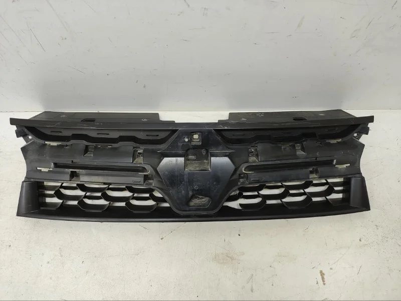 Решетка радиатора Renault Duster 2015-