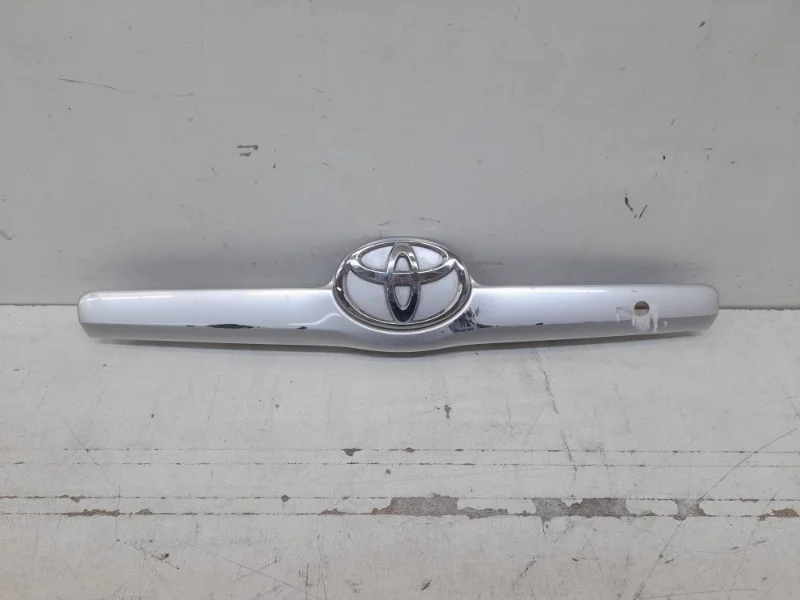 Накладка крышки багажника Toyota Camry 2006-2011 V40