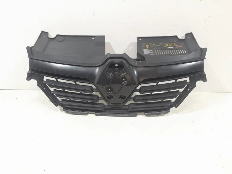 Решетка радиатора Renault Sandero 2018-