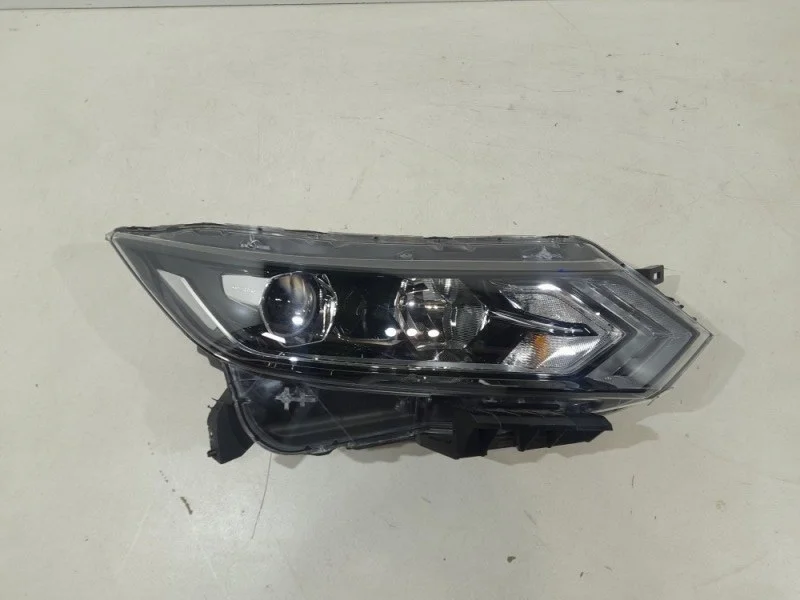 Фара Nissan Qashqai 2017- J11