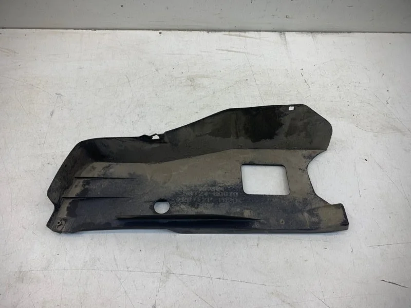 Пыльник бампера Toyota LX 2016-2022 3