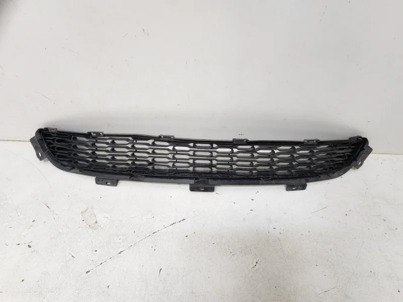 Решетка бампера Kia Sorento 2012-2018 XM