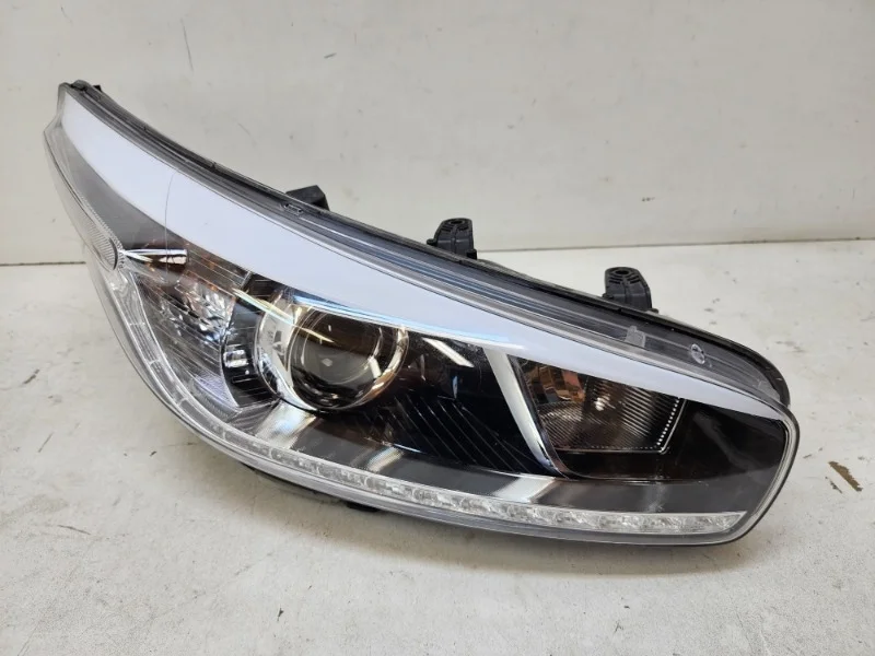 Фара Kia Ceed 2012-2018