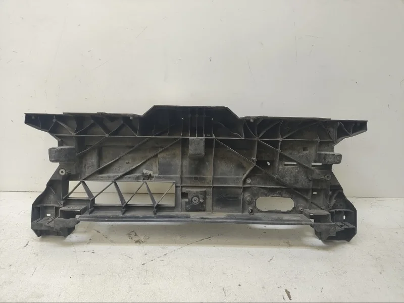 Панель передняя (телевизор) Peugeot Traveller 2016-