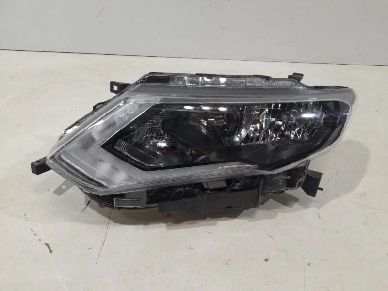 Фара Nissan X-Trail 2018- T32