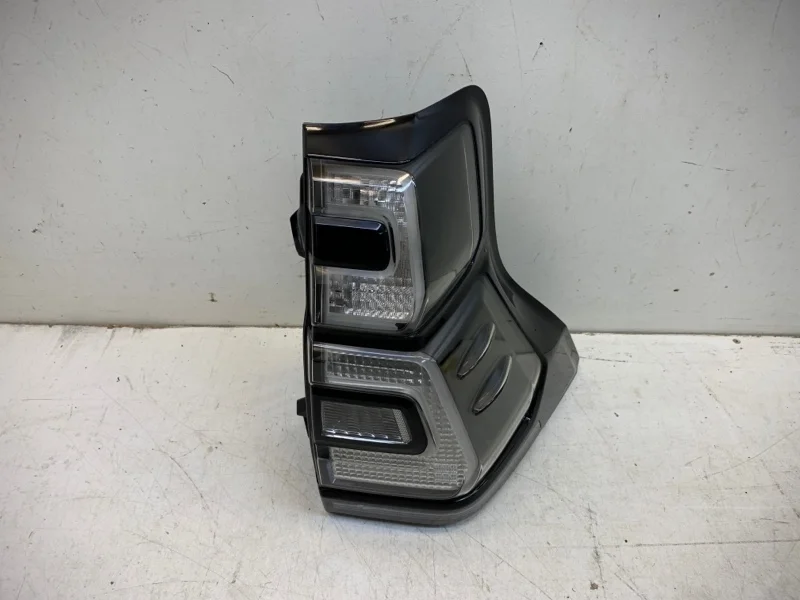 Фонарь Toyota Land Cruiser Prado 2017-2023 150