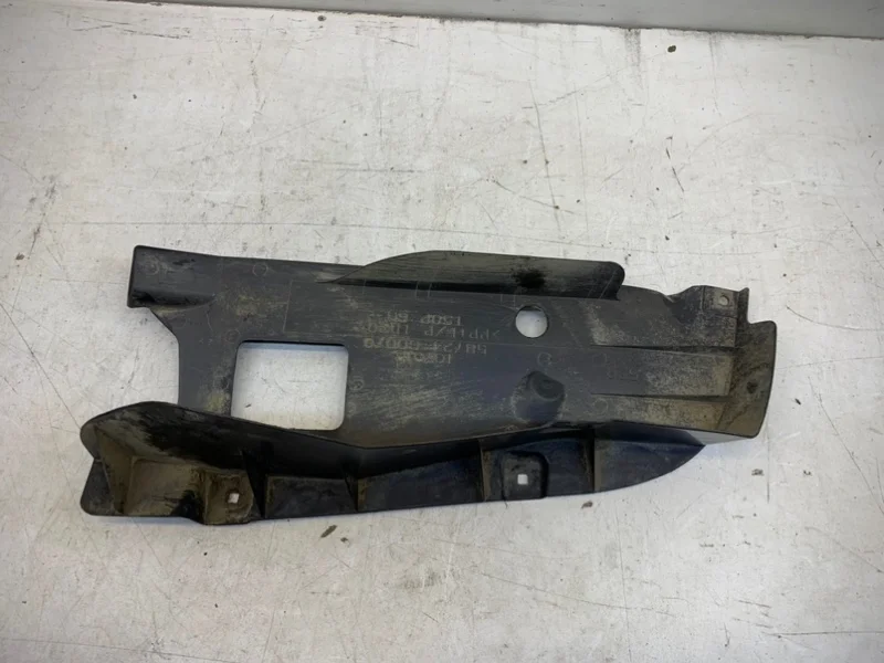 Пыльник бампера Toyota Land Cruiser 2012-2021 200