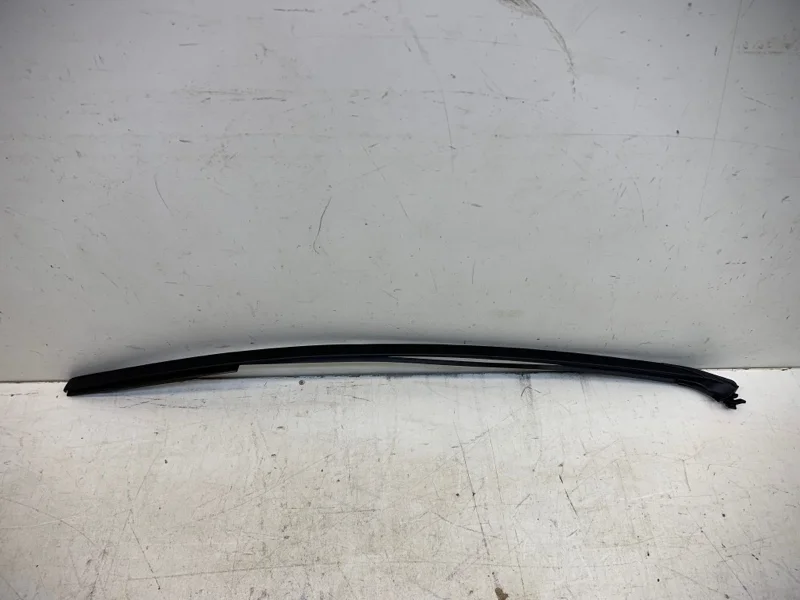 Молдинг лобового стекла Lexus LX570 2016-2022 3