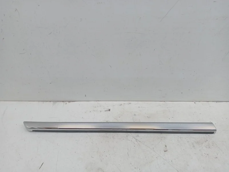 Молдинг двери Toyota Land Cruiser 2015-2021 200