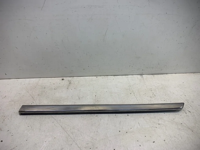 Молдинг двери Toyota Land Cruiser 2015-2021 200