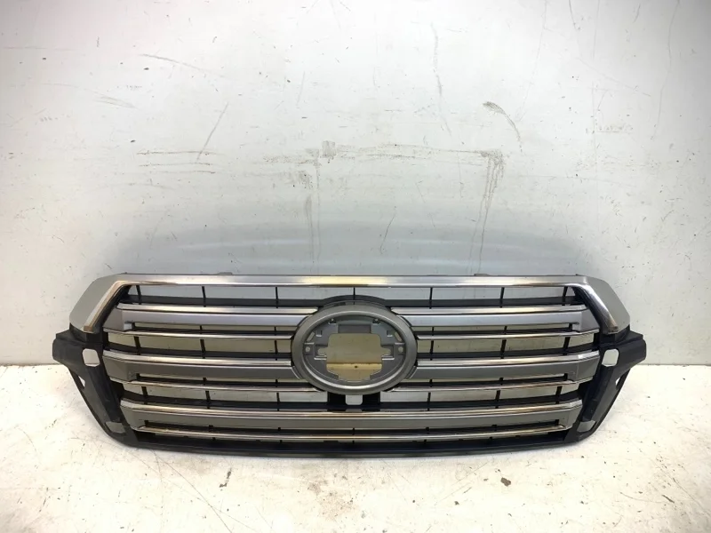 Решетка радиатора Toyota Land Cruiser 2015-2021 200