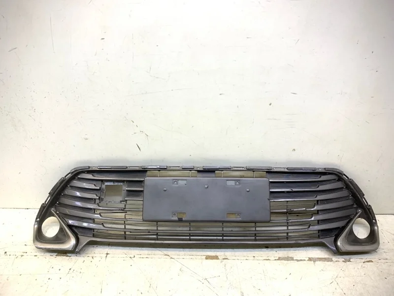 Решетка бампера Toyota Camry 2014-2017 55