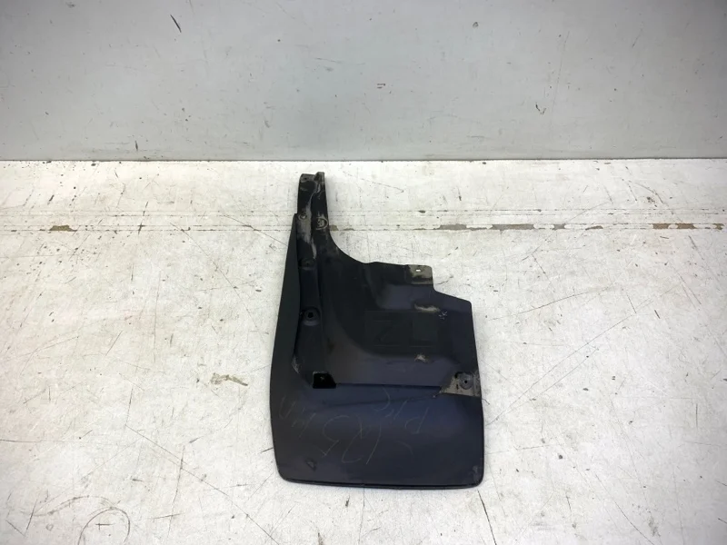 Брызговик Lexus LX570 2016-2022 3