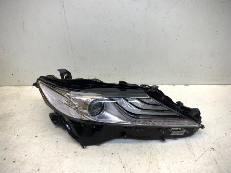 Фара Toyota Camry 2020-2023 70