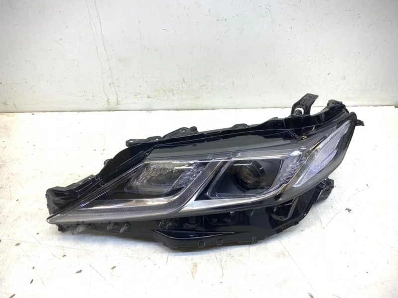 Фара Toyota Camry 2020-2023 70
