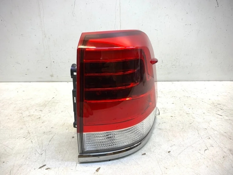 Фонарь Toyota Land Cruiser 2015-2021 200