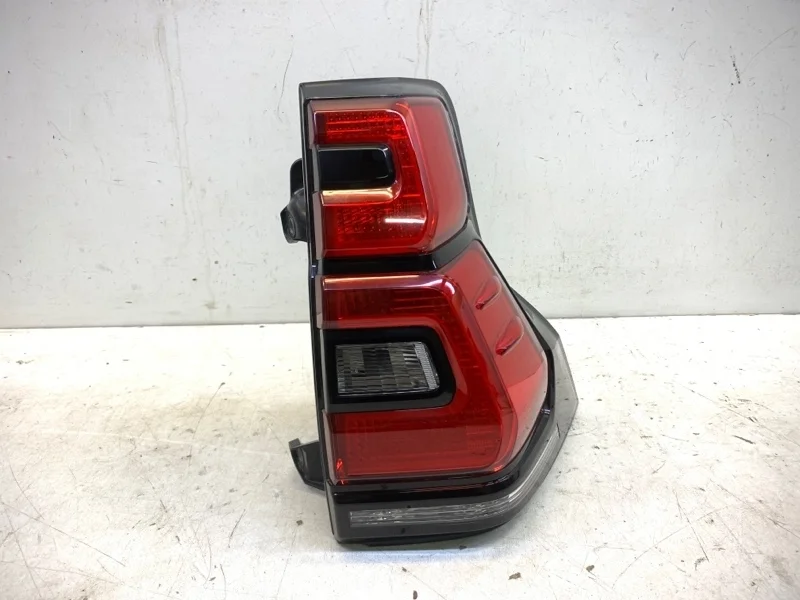 Фонарь Toyota Land Cruiser Prado 2017-2023 150