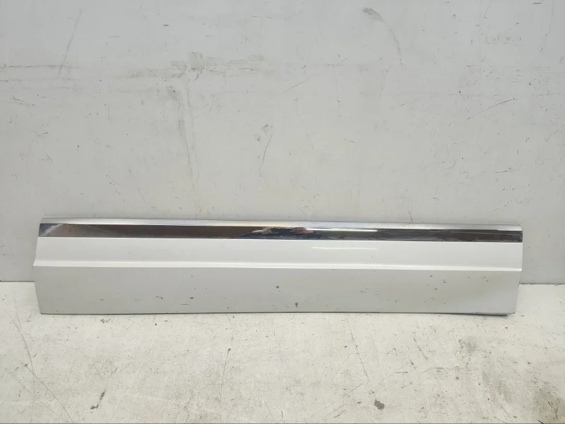 Накладка двери Volkswagen Touareg 2018-2023