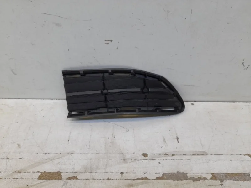 Решетка бампера Toyota Rav4 2012-2015 40