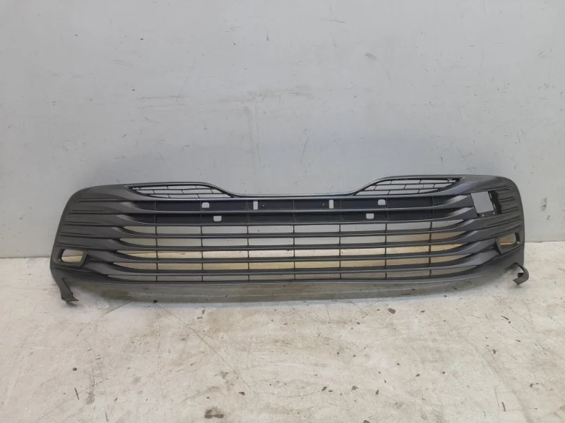 Решетка бампера Toyota Camry 2017-2021 70