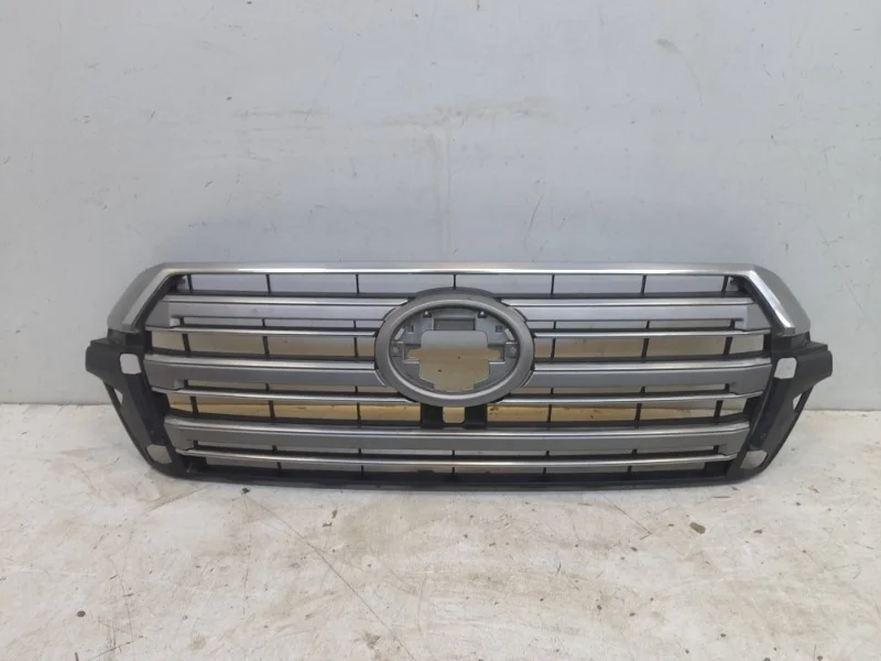 Решетка радиатора Toyota Land Cruiser 2015-2021 200