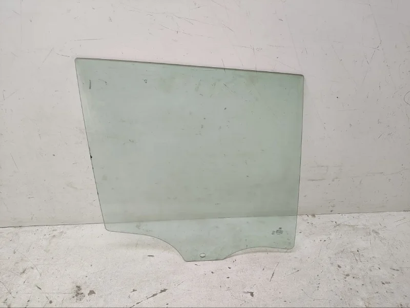 Стекло BMW X1 2009-2015 E84