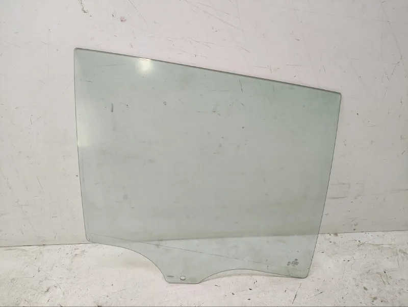 Стекло BMW X5 2006-2013 E70