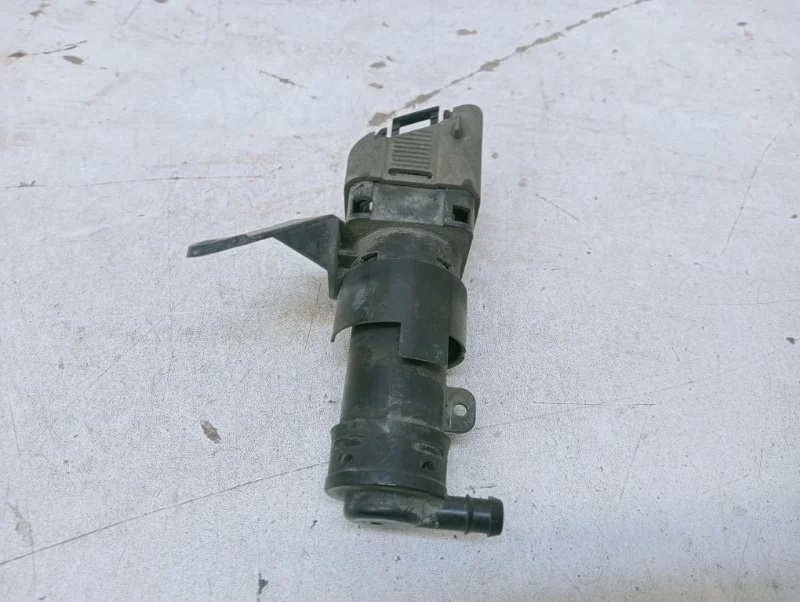 Форсунка омывателя Mazda 3 2009-2013 BL