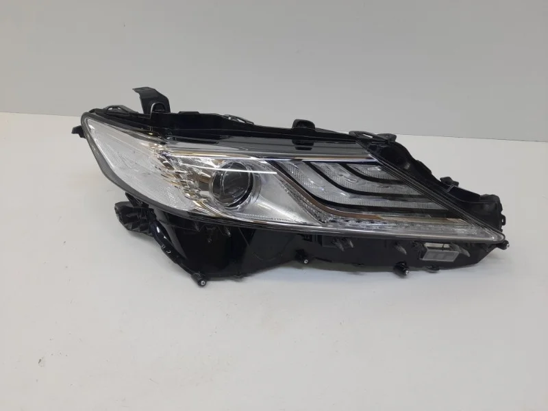 Фара Toyota Camry 2020-2024 70