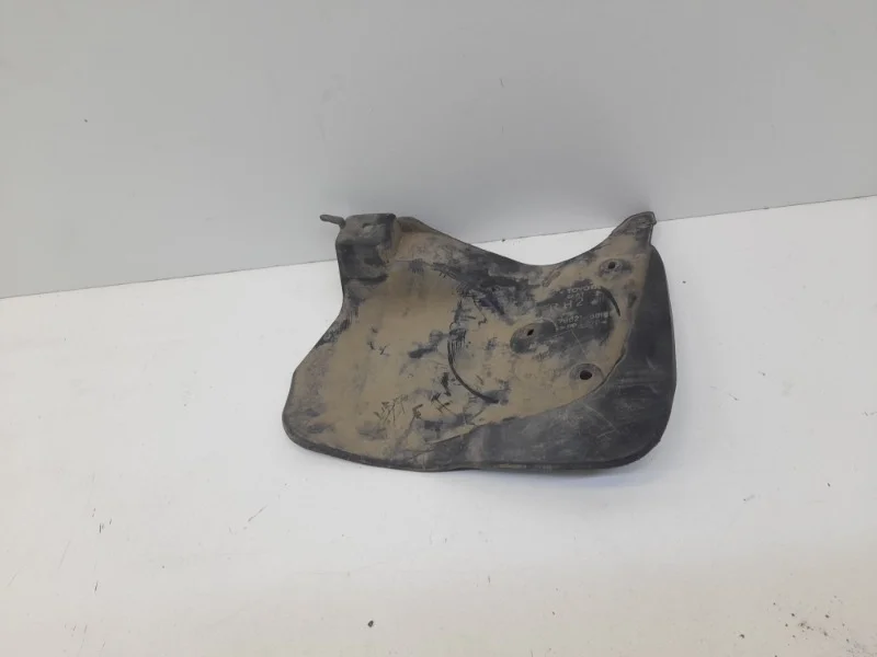 Брызговик Toyota Land Cruiser 2012-2021 200