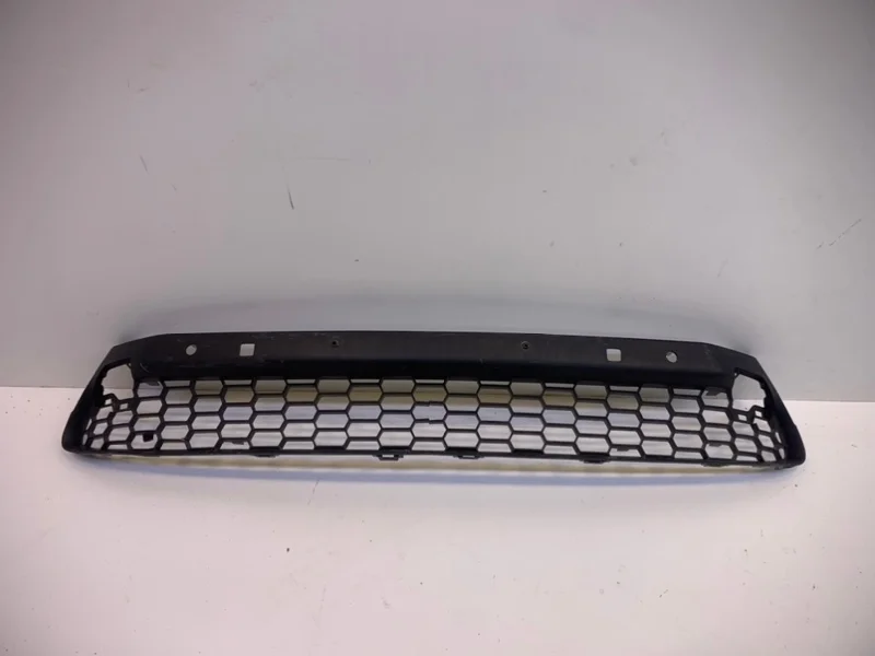 Решетка бампера Lexus NX200 2014-2017