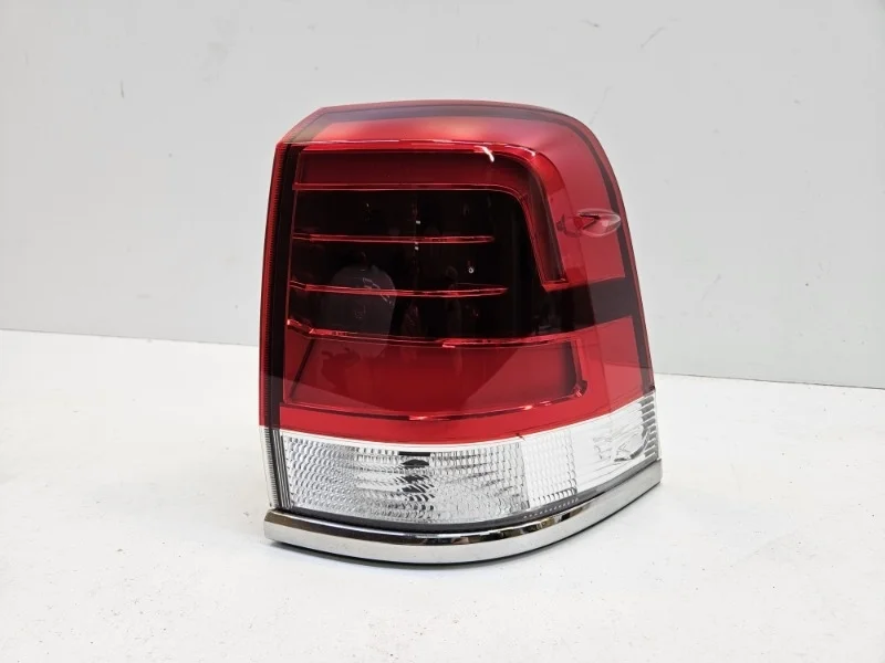 Фонарь Toyota Land Cruiser 2015-2021 200