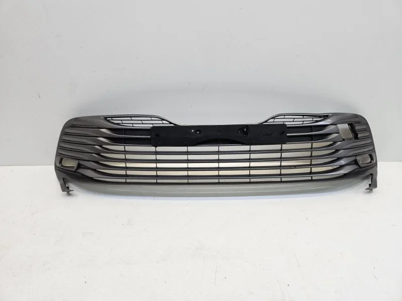 Решетка бампера Toyota Camry 2017-2021 70