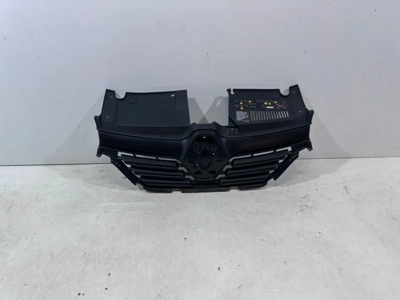 Решетка радиатора Renault Logan c 2018-