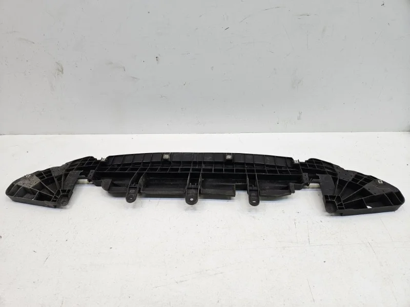 Пыльник бампера Toyota Camry 2017-2024 70