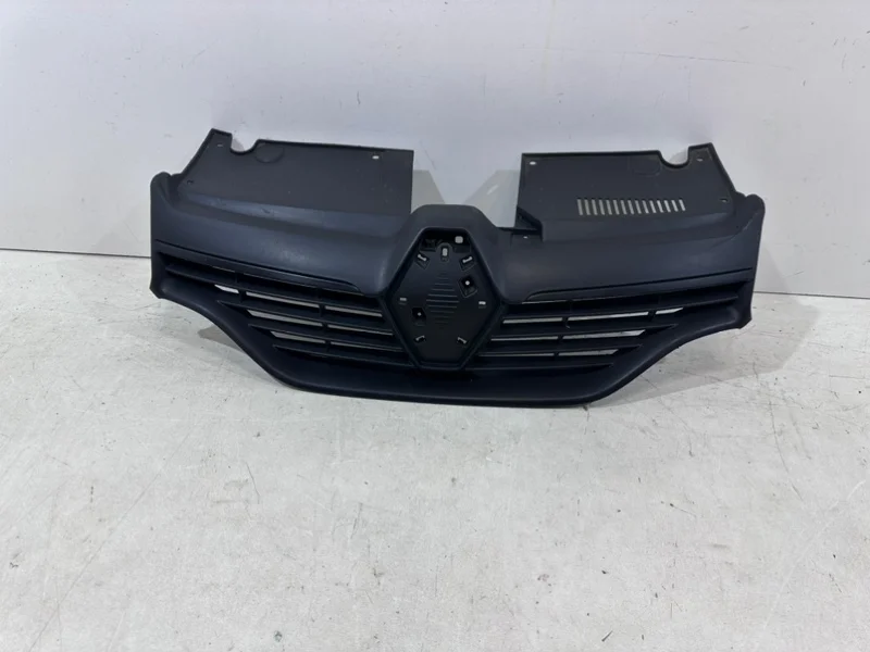 Решетка радиатора Renault Logan 2012-2018