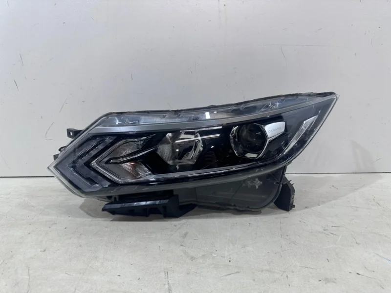 Фара Nissan Qashqai 2019- J11