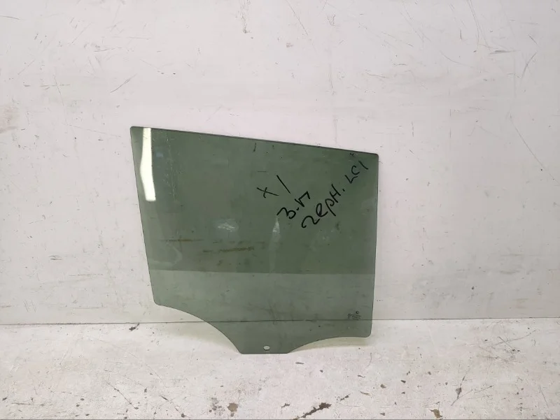 Стекло BMW X1 2009-2015 E84