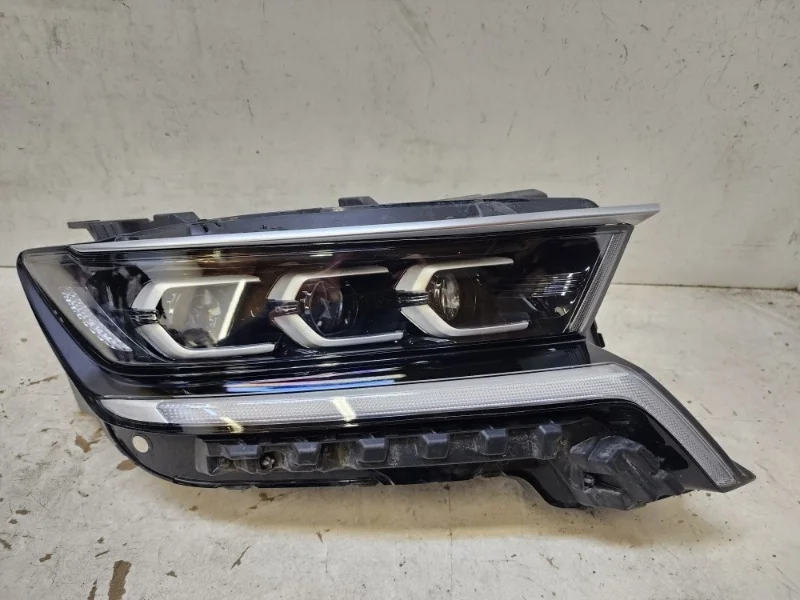 Фара Kia Sorento 2021-2024