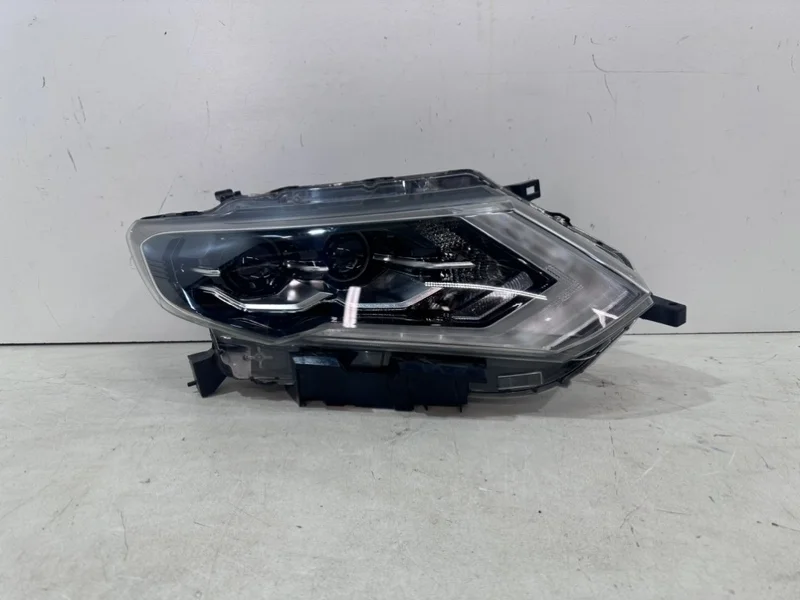 Фара Nissan X-Trail 2017-2022 T32