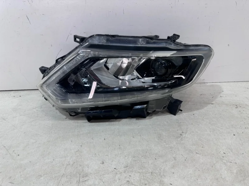 Фара Nissan X-Trail 2013-2018 T32